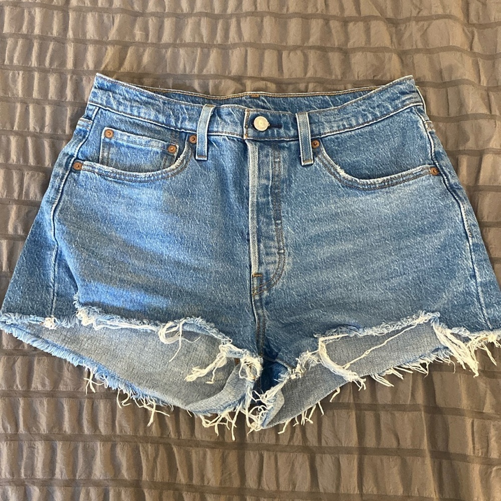 Levi's Women's 501 Original Shorts, Jazz Solo-Medium Indigo, sz 28 - Picture 1 of 6